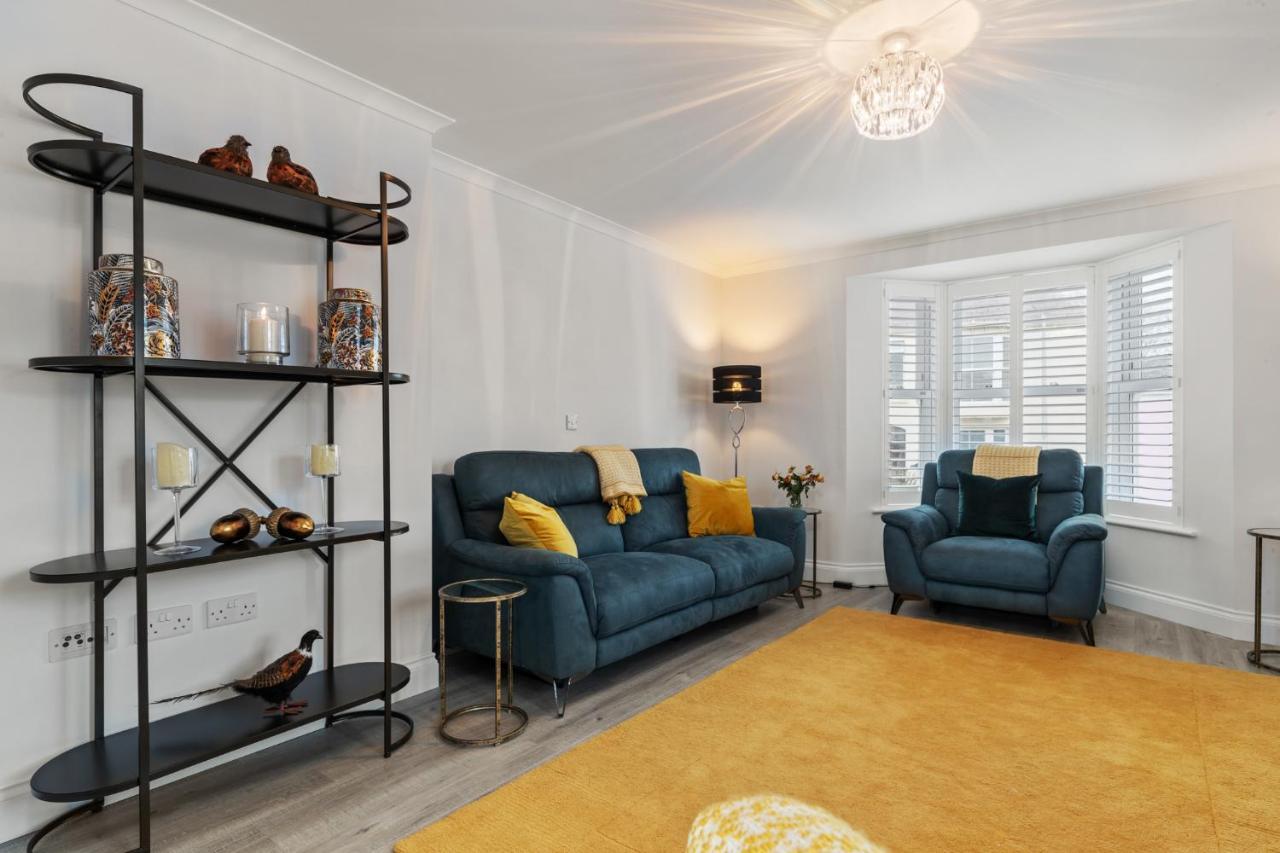 Cottage Mews - Seaside Cottage Parking Terrace เท็นบี ภายนอก รูปภาพ