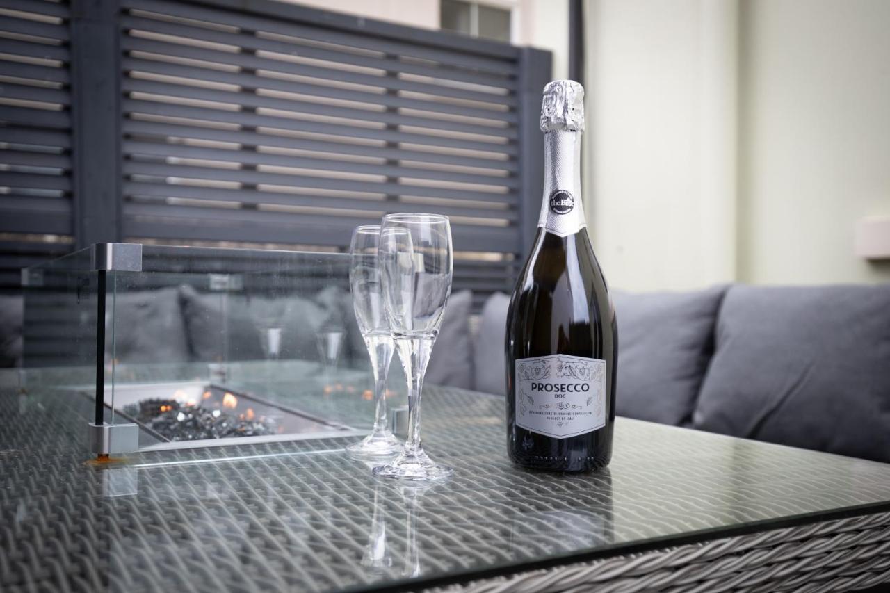 Cottage Mews - Seaside Cottage Parking Terrace เท็นบี ภายนอก รูปภาพ